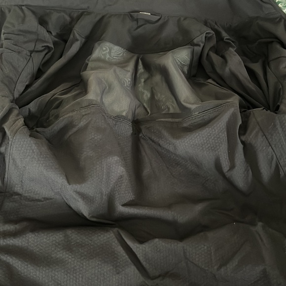 EUC Lululemon running jacket - Picture 14 of 15